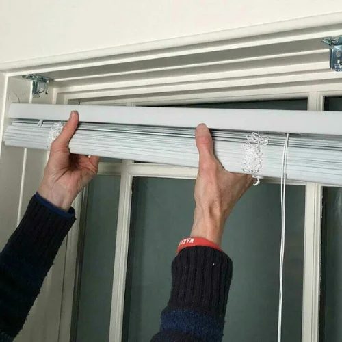 how to fix a roller blind Dubai