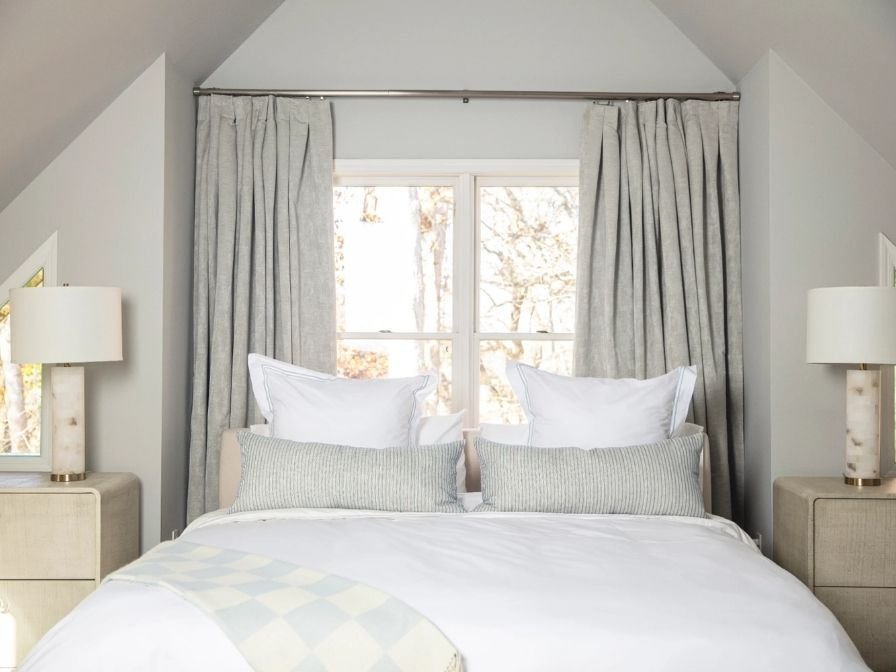 Bed curtain color selection