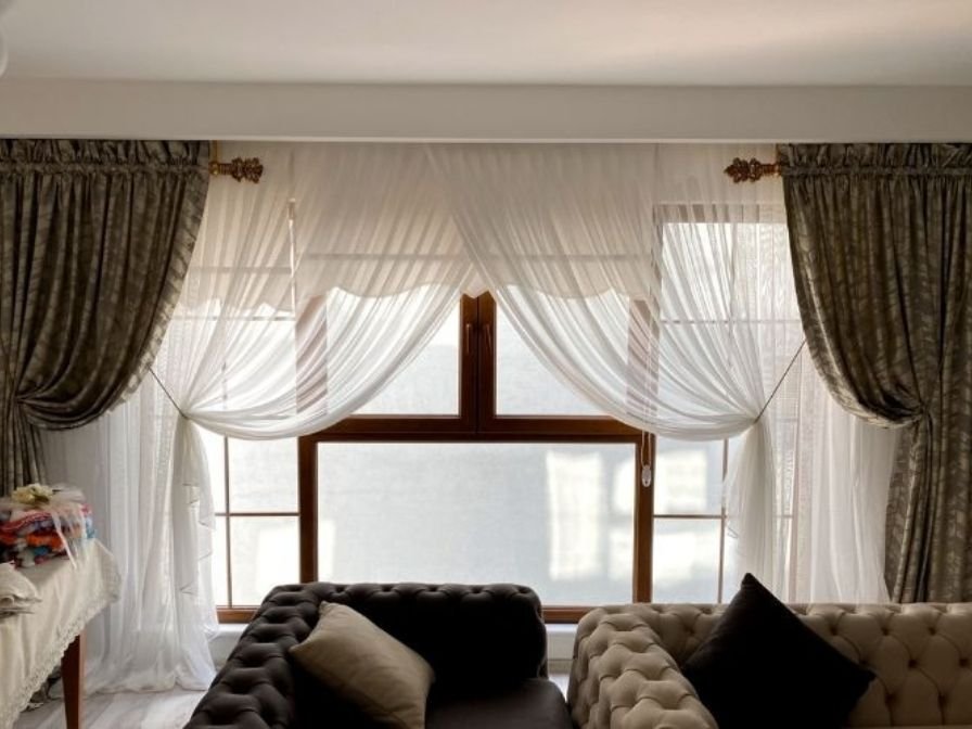 Dragon Mart curtain sizing