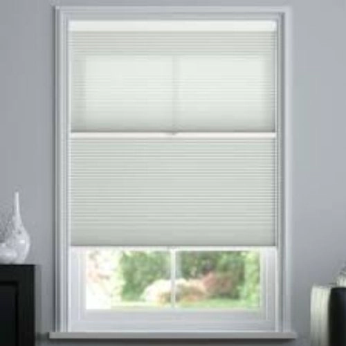 Single cell honeycomb blinds