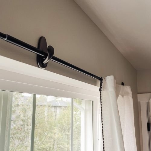 Adhesive curtain hook clips